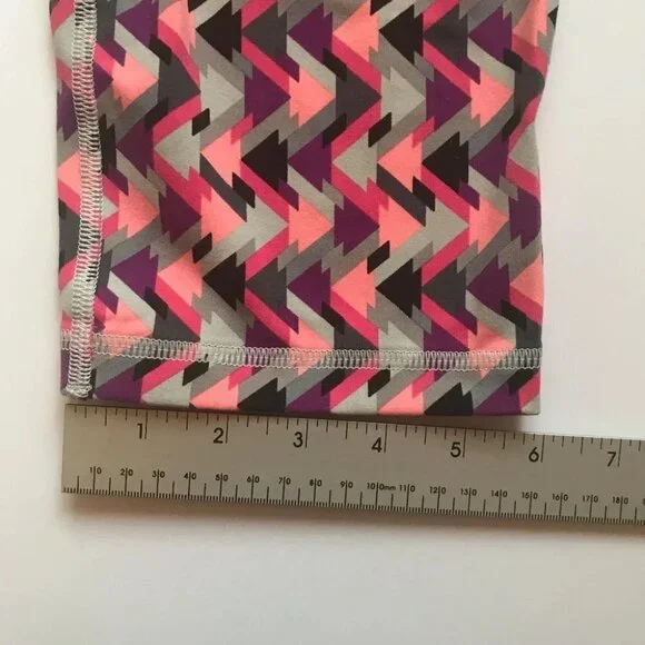 Victoria's Secret VSX Sport Knockout Leggings Crop Aztek Geometric Pants Sz M - Picture 13 of 15